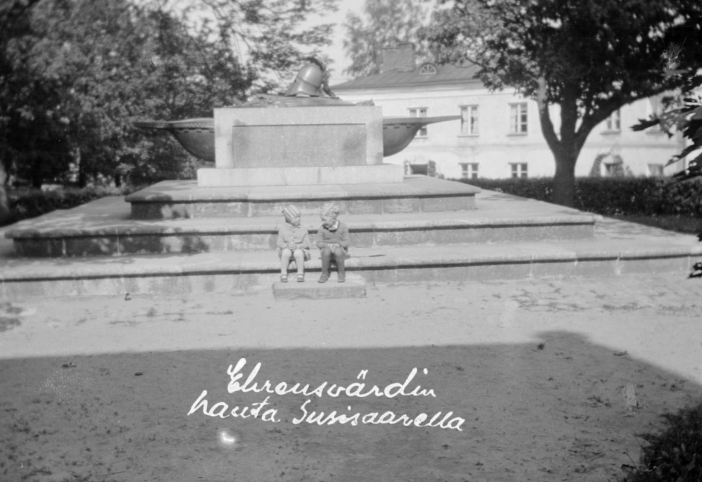 Ehrensvardin hauta kuva Leo Tuomaala 1