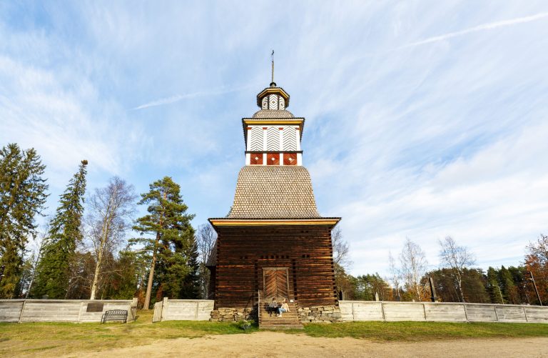 Kirkko ulkoa, kuva Anne Kalliola