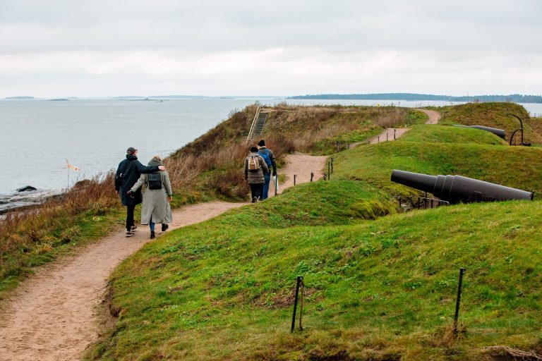 Kustaanmiekka pieni kuva Susanna Kekkonen