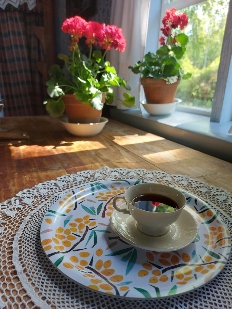 Merenkurkun tuotekuva kahvilautanen